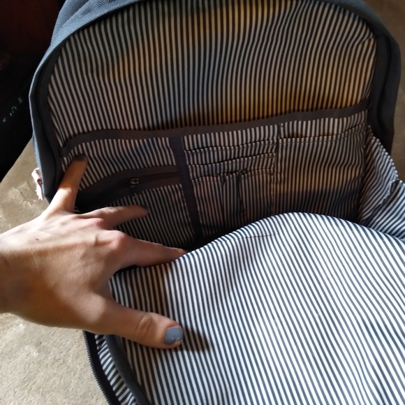 🆕GRAY BACKPACK - Picture 2 of 6